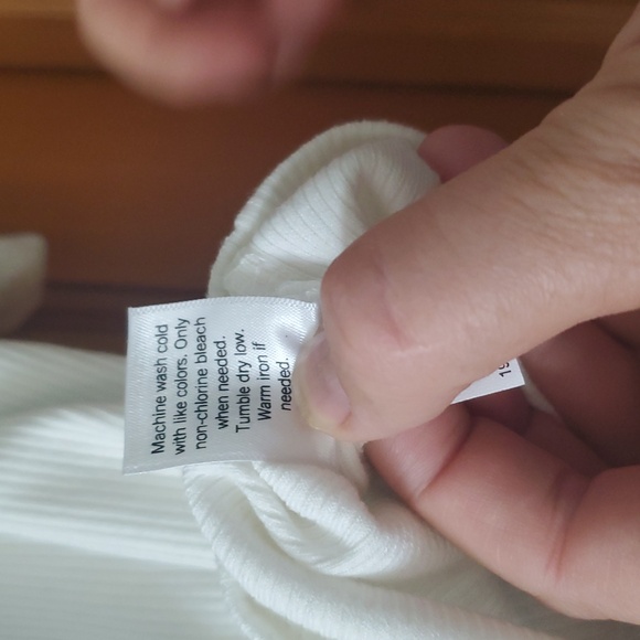 SO Junior's White Ribbed Cropped Button Down Shirt Size Large - Picture 4 of 7